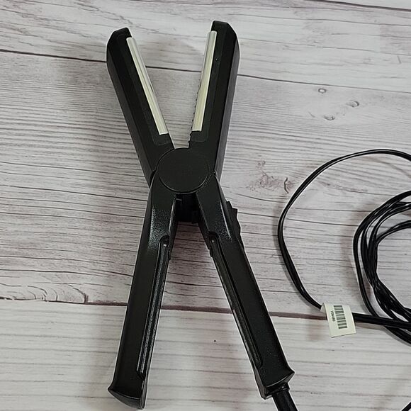 Conair Hair Straightener   - Picture 2 of 4